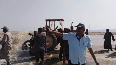 Photo of بعد سيول عنيفة ضربت نجع حمادي.. “خبير” يتابع صرف المياه في البطحة