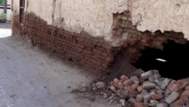 Photo of انهيار جزئي في مبنى مخازن السماد بقرية الرئيسية يهدد حياة الأهالي