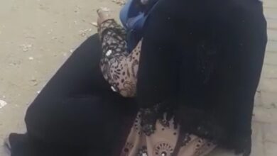 Photo of فيديو.. متسولة تعد حصيلة يومها 500جنيه في قوص .. والأهالي:”شغلينا معاكي”
