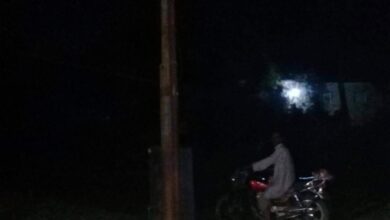 Photo of صور ..الظلام يضرب شارع رئيسي يربط 3قرى في قوص