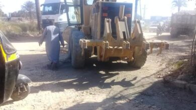 Photo of “محلي قوص” يبدأ في اعمال وضع التربة الزلطية بطريق جراجوس