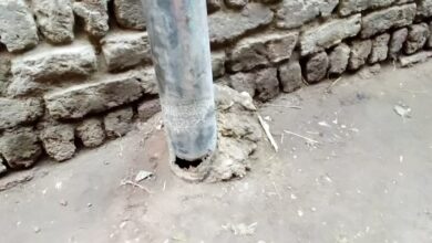 Photo of صور..أعمدة الكهرباء تهدد حياة المواطنين في نجع “مكي” بالوقف