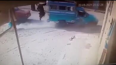 Photo of فيديو.. سباق سيارات “كبود” يثير الفزع بحجازة وسيدة تحاول الفرار بحياتها