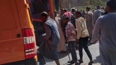 Photo of بالصور ..إصابة 3  في تصادم سيارتين ودراجة بخارية بقرية البراهمة في قفط