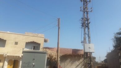 Photo of بالصور ..”الضغط العالي” خطر يهدد حياة المواطنين بقرية “العمرة” في أبوتشت