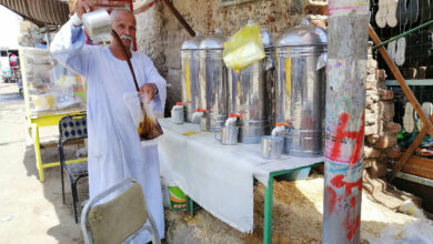 Photo of  “العم حسني”.. 25 عامًا في صناعة البوظة والمشروبات الشعبية بدشنا