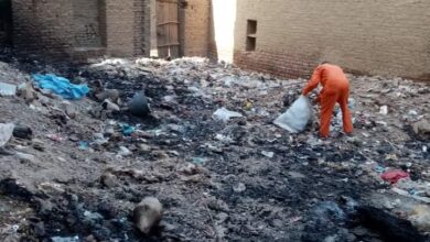 Photo of بعد شكوى مواطن.. “محلية قفط” ترفع مخلفات من قطعة أرض أمام منزله