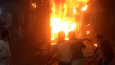 Photo of السيطرة على حريق في محل قماش بمدينة قنا