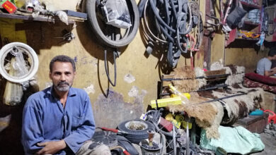 Photo of “حمادة فاروق” أقدم عجلاتي في دشنا.. 27 عاما في المهنة سيهجرها لإصلاح “التروسيكلات”