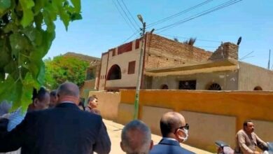 Photo of محافظة قنا تكشف حقيقة وجود كشاف بعمود إنارة أعلى منزل عمدة القلمينا بالوقف