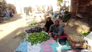 Photo of سوق “القلمينا” في الوقف ..أقيم منذ نحو 70عامًا لمنع خروج السيدات من القرية ..صور