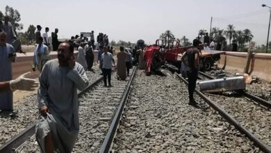 Photo of عاجل..تصادم قطار  مع سيارة ربع نقل بمزلقان السكة الحديد بقنا