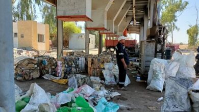 Photo of رئيس مدينة قنا ونائبه يتابعان سير العمل بمصنع تدوير القمامة بالجبلاو