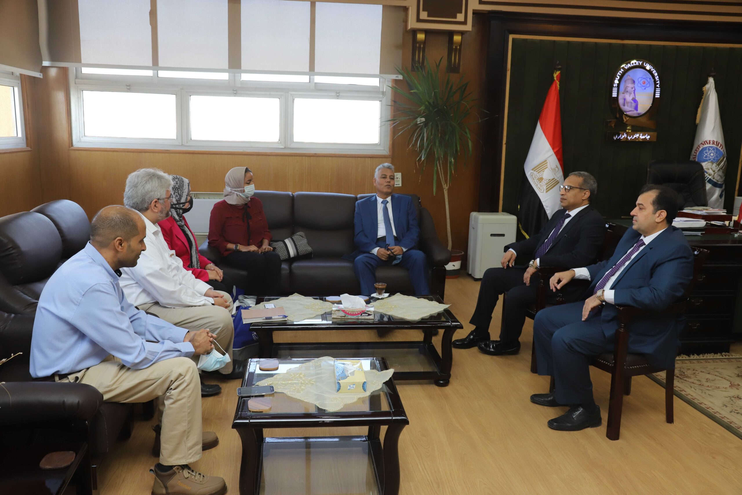 Photo of رئيس جامعة جنوب الوادي يلتقي بوفد القطاع الثقافي بالسفارة الأمريكية