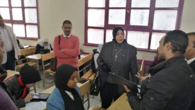 Photo of مديرة تعليم دشنا تتابع سير امتحانات الصف الأول الثانوي