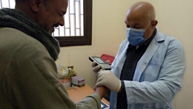 Photo of تقديم العلاج لـ ٩٤١ حالة خلال قافلة طبية مجانية بقرية الدهسه