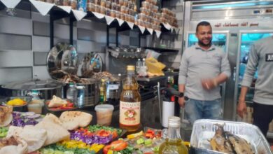 Photo of قبل دخول رمضان.. “الطواب” فسخاني بدرجة مهندس بقوص “عمل من الفسيخ سندوتشات”