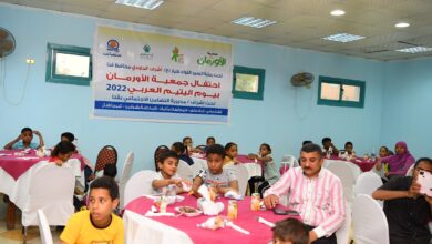 Photo of محافظ قنا يتناول افطار رمضان مع  أطفال دور الرعاية 