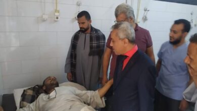 Photo of وكيل وزارة الصحة يتابع الحالة الصحية لمصابي حادث الظهير الصحراوي الغربي