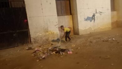 Photo of لمساعدته في نظافة المدينة.. “أنور” يكرم الطفل المثالي بدشنا
