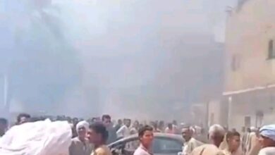 Photo of الدفع بـ10 سيارات إطفاء للسيطرة على الحريق الضخم بدشنا