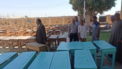 Photo of بالجهود الذاتية.. مبادرة لإعادة تدوير المقاعد المدرسية المتهالكة بنجع حمادي 