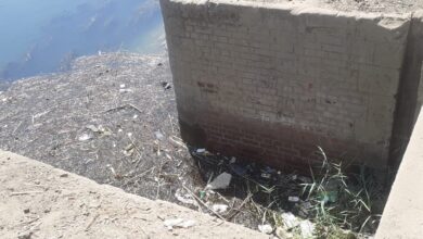 Photo of شكاوى من انسداد كوبري ترعة “كوم سخين” في الحراجية بالمخلفات والقمامة