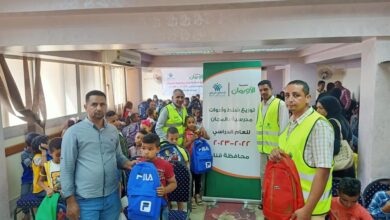 Photo of توزيع شنط وأدوات مدرسية بالمجان على 200 طالب من الأيتام في قنا