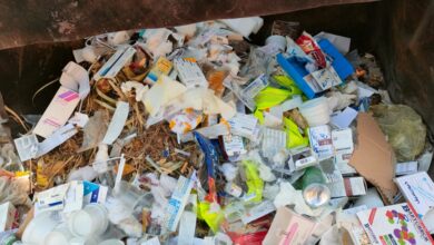 Photo of خوفا من الأمراض.. سكان “المنشية” بالوقف يشكون انتشار القمامة والمخلفات الطبية