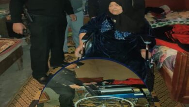 Photo of “الداخلية” تستجيب لالتماس سيدة من نجع حمادي وتهديها كرسي متحرك