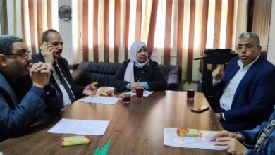 Photo of لجنة التغذية المدرسية بقنا تناقش استخراج الشهادات الصحية