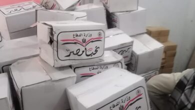 Photo of بنصف الثمن.. توزيع كراتين مواد غذائية على المواطنين