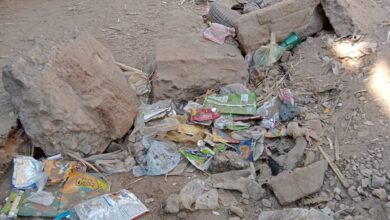 Photo of شكاوي من أكوام المخلفات والأتربة بمدخل قرية العسيرات في فرشوط