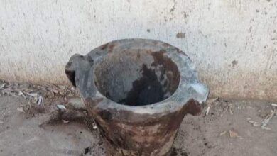 Photo of العثور على 3 قطع أثرية أثناء الحفر في مشروع الصرف الصحي بقرية كوم البيجا