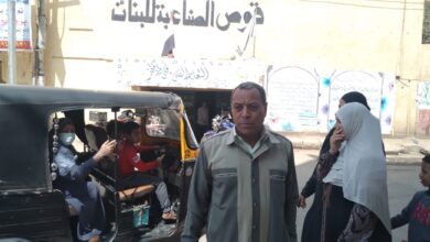 Photo of شكاوى الأهالي ومدير مدرسة قوص الصناعية من إلقاء بعض سائقي التوك توك صواريخ على الطالبات في نهار رمضان