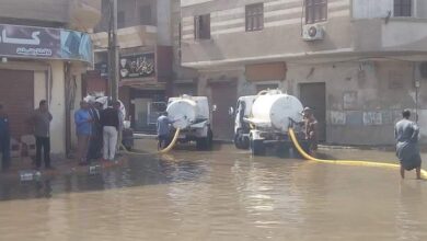 Photo of أعمال إصلاح كسر ماسورة مياه أغرقت شوارع نجع حمادي| بث مباشر وصور