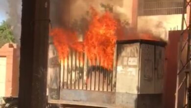 Photo of اندلاع النيران في محول كهرباء بقرية الخوالد في أبوتشت