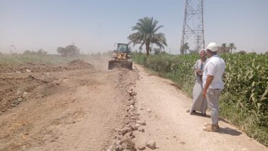 Photo of بسبب الحفر.. غلق الطريق الرئيسي في أبومناع لحين الانتهاء من الصرف الصحي